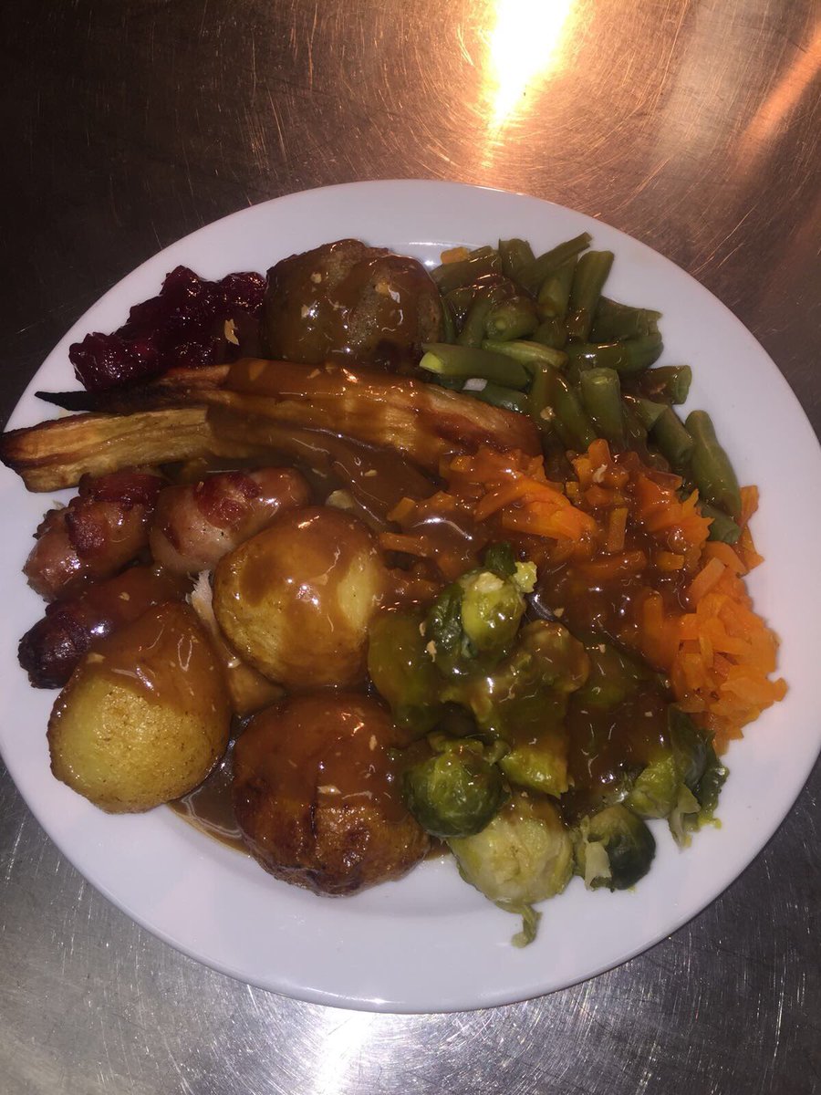 katesleek's tweet photo. Christmas lunch Wednesday &amp; Thursday this week @BridgendCollege refectory , available 11.45am -1.15pm... £3.50 add a dessert for Just £1.00.. don’t miss out 🎄🎄🎄 Thursday evening, booking available -£6.00 per person, all the trimmings, desserts , mince pies &amp; coffee https://t.co/mgkCOXUXtl