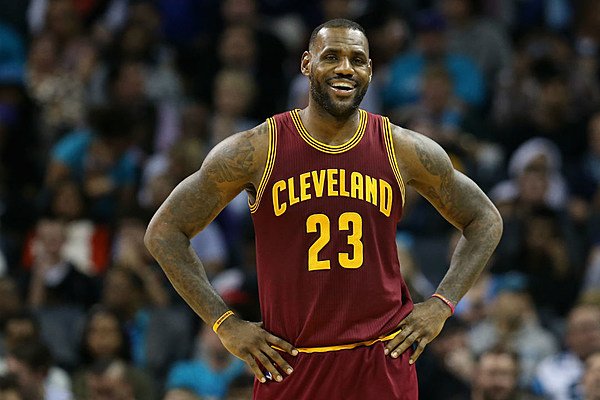 SportTechTalk's tweet image. #BasketballTechnology: LeBron James Unveils &apos;Unbreakable&apos; Playlist Featuring Big Sean, Drake and More
 - basketball.techtalk1.com/2017/12/basket…