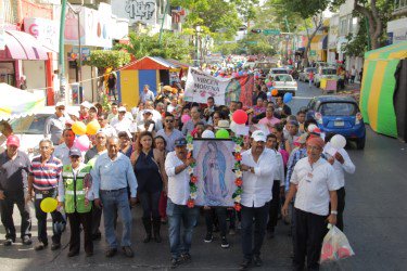 SOPYCChiapas's tweet photo. En un marco de pluralidad, la #SOPyC junto a la Comisión de Caminos e Infraestructura Hidráulica, realizó una peregrinación en honor a la #VirgenDeGuadalupe y posteriormente, con un mensaje de unidad familiar, laboral y respeto se llevó a cabo la tradicional posada navideña. https://t.co/nlCJcZsBgL