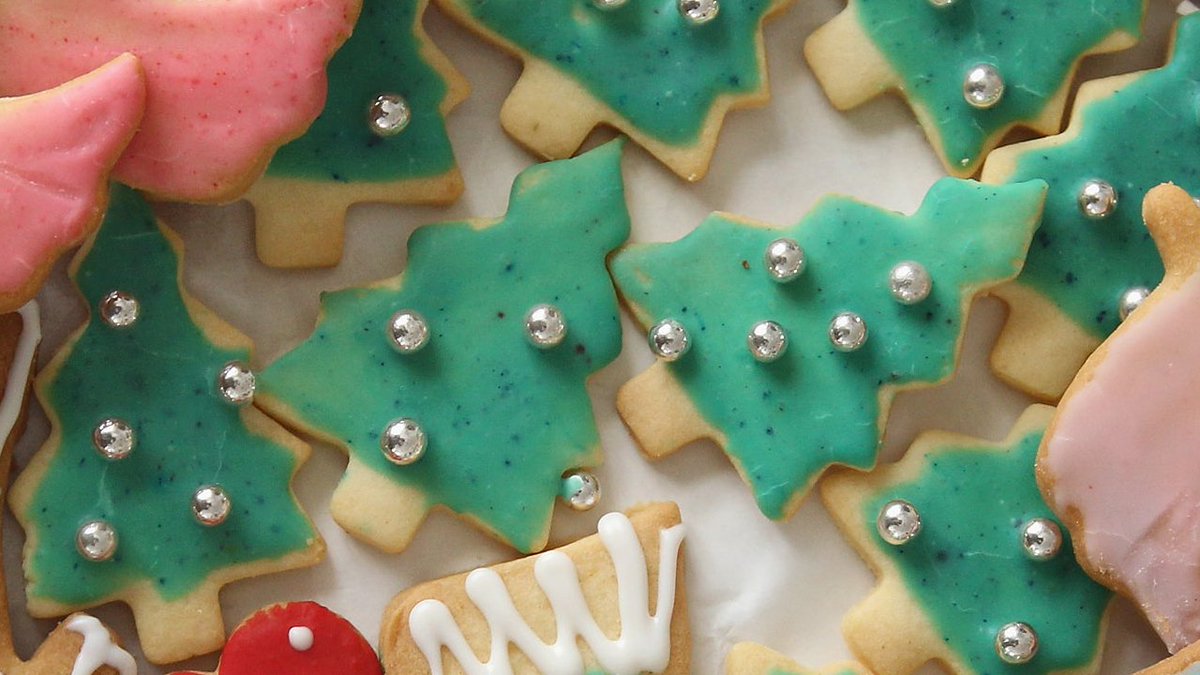 Stay away from those silver balls on Christmas cookies, they're dangerous for you to eat bit.ly/2AwHrid?utm_so… https://t.co/CQ54rwfKs4