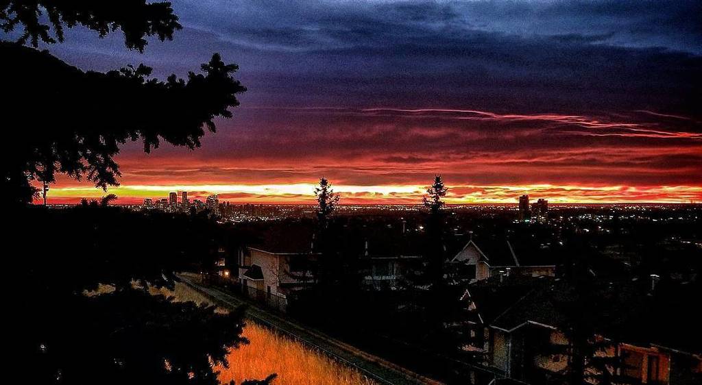 StencilMunky42's tweet photo. Here is my view of this morning sunrise as I left work. .
.
.
#yyc #yycliving #ShareCalgary #capturecalgary #CalgaryExposure #sunrise #calgaryisbeautiful #yycsunrise #instasunrise #instaclouds #clouds #cloudporn #instayyc https://t.co/YVsq6dGYfR https://t.co/eATYGLRPel