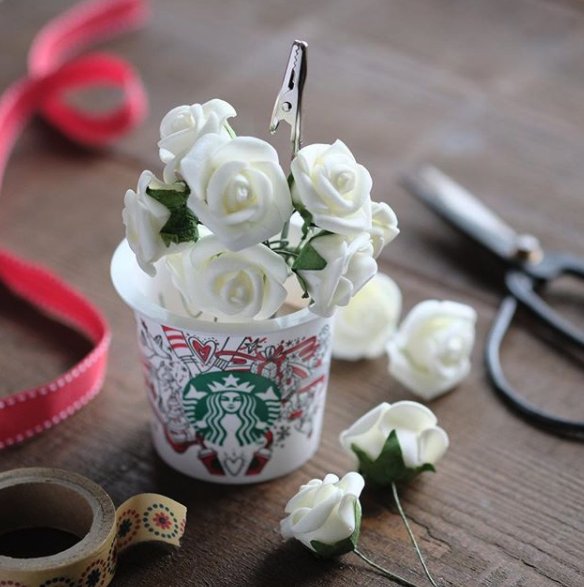 PopDesignMandy's tweet image. Starbucks Hong Kong Instagram Shows You How To Upcycle Its Packaging As Pretty Christmas Décor and Gifts ow.ly/pvJh30h9iqU #WaitTheySellPudding?