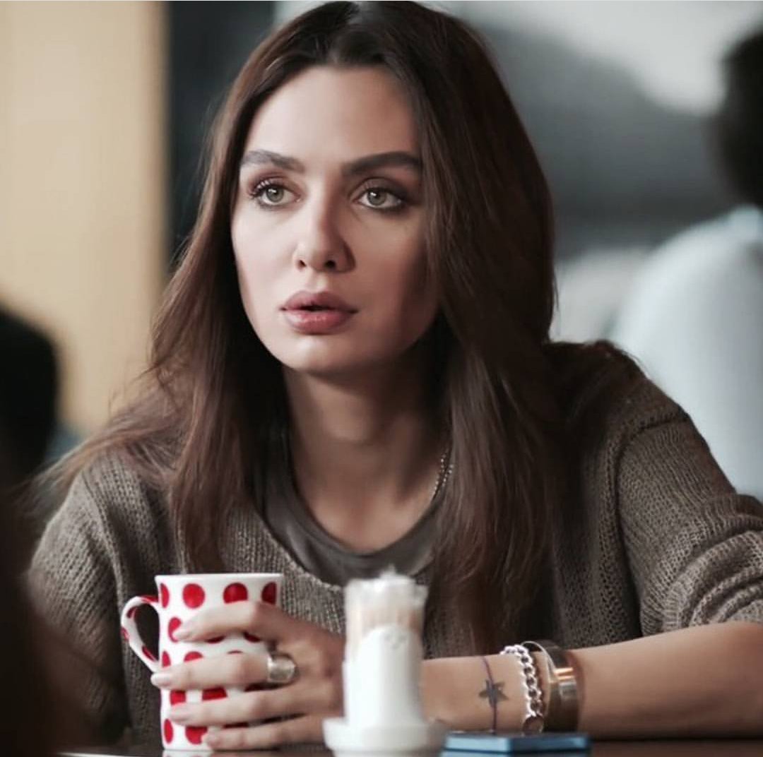 Birce Akalay on Twitter: "Coffee Time🍵 @BrcAkalay #SiyahBeyazAsk ...