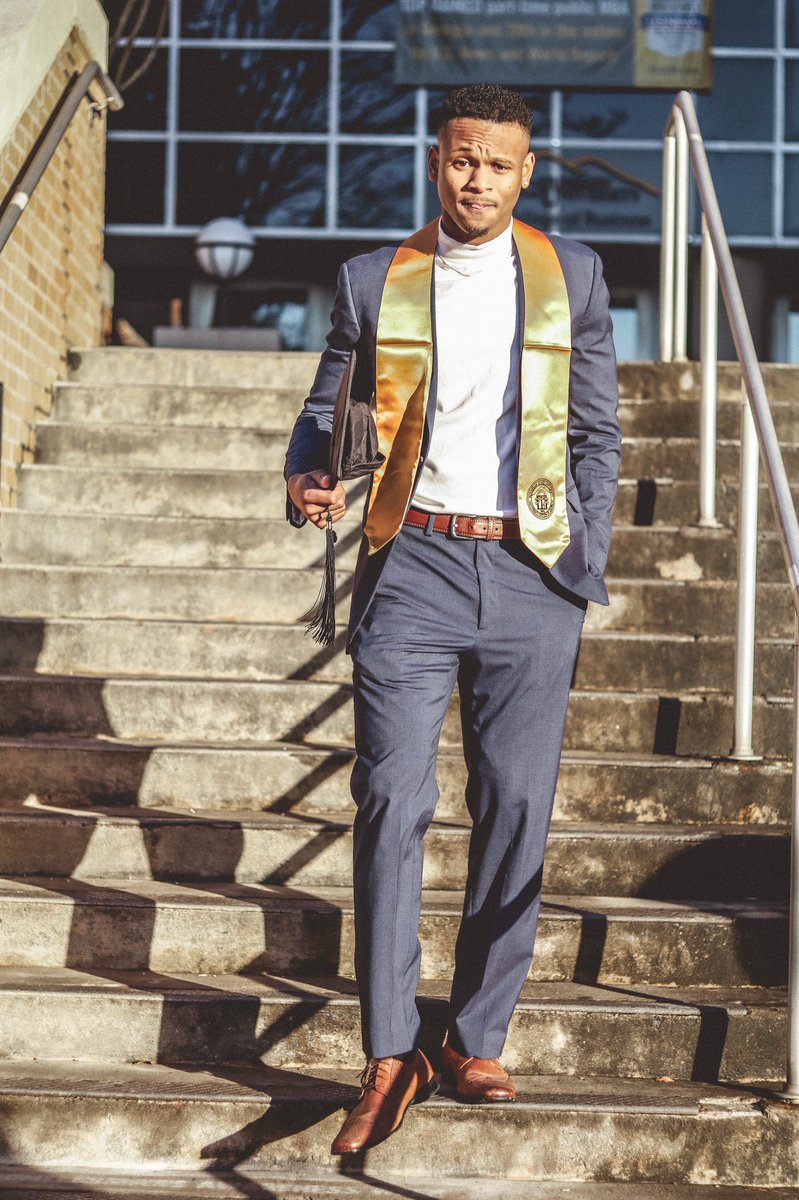 KINGDOMJ06's tweet image. I’ve always told my mom she wouldn’t have to pay for me to go to college, 40,000$ in scholarship money, 4 years later and tomorrow issa done deal.. when I say I got you, I GOT YOU. Thank You to my Friends and Family #BigBlessings 🙏🏽🎓