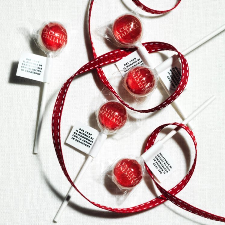 Cucina_Italiana's tweet photo. Questi meravigliosi lollipop hanno reso la nostra festa ancora più dolce! Grazie ad Anna e Martina di One of a kind Lollipop #mydreamlollipop #daicheènatale #natale2017 #lanuovacucinaitaliana https://t.co/Osz9MasvON