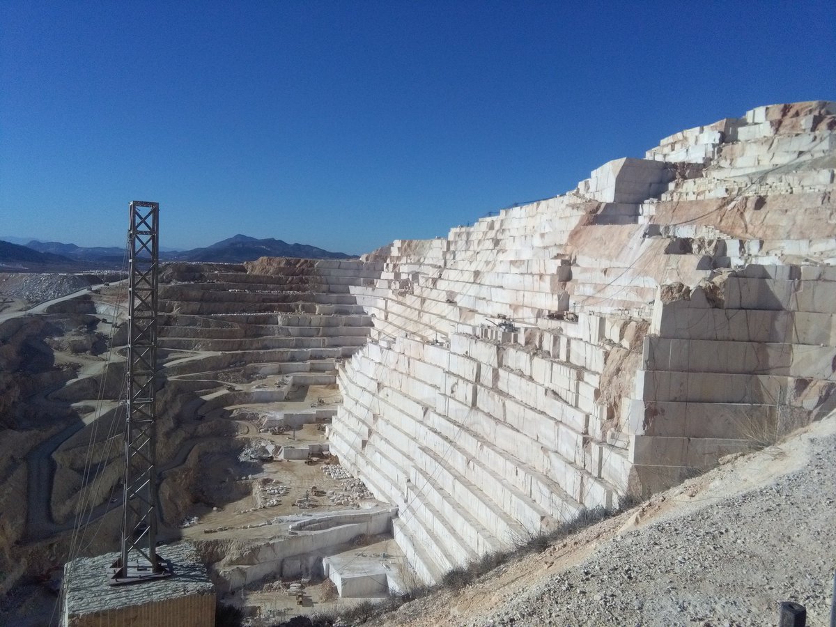 QNovelda's tweet photo. Visita al #MonteCoto de #Pinoso por el 40 aniversario de @MarmolAlicante #cremamarfil #mármol #marble #piedranatural #naturalstone #Novelda https://t.co/2c5nI6RycU