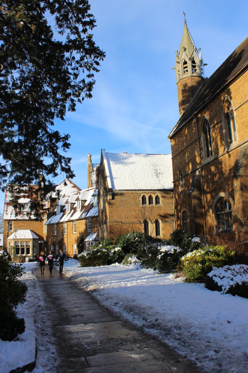 Bloxham looking beautiful in the snow today!