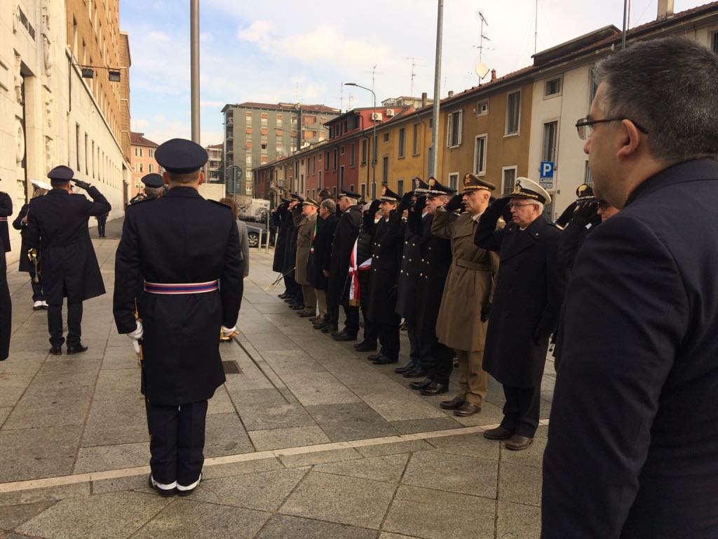 RegLombardia's tweet photo. #LNews sottosegretario #Cioppa: #Forzearmate, #AeronauticaMilitare sappia agire con determinazione per difendere pace, @ItalianAirForce, @RobertoMaroni_ https://t.co/9rmB3jjOhb