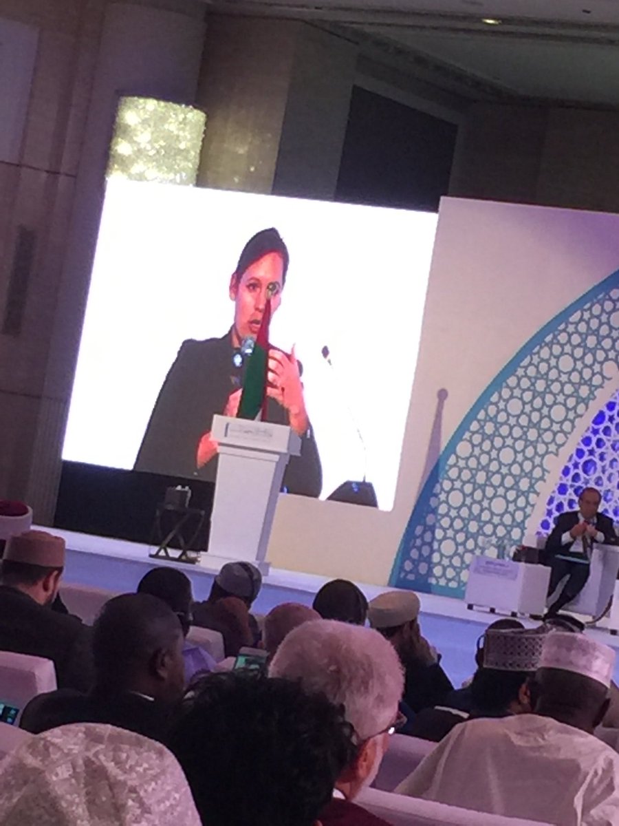 KholaHasan's tweet photo. #ppeaceims #GlobalPeace17 #PeaceForum17 @zeshanzafar Catherine Orsborn: American legislation vigorously protects Muslims from discrimination in employment, housing, hate crime, faith practice. Trump's rhetoric mobilises communities to help Muslims more. https://t.co/YXxrMMJD2W