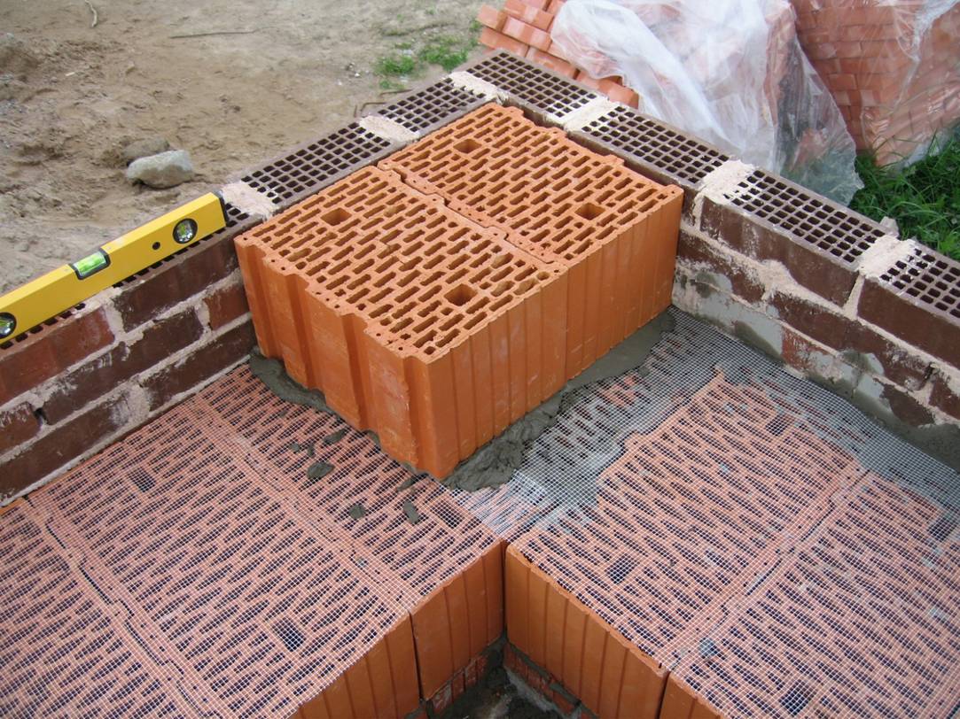 стены из поризованных керамических блоков