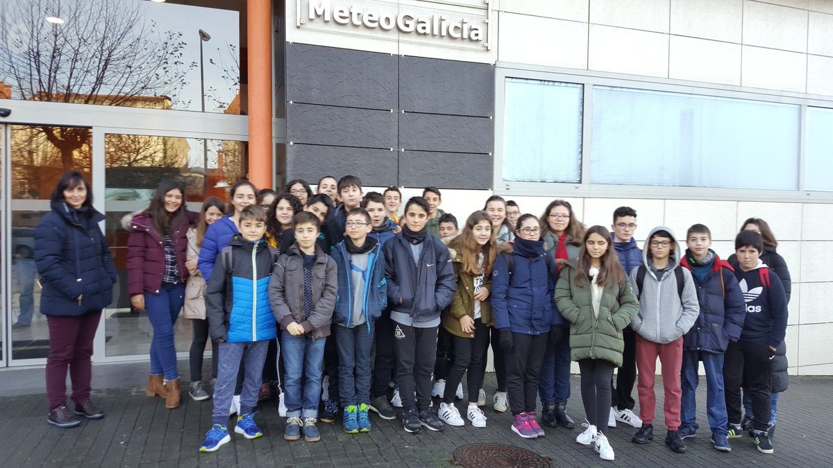 MeteoGalicia's tweet photo. Hoxe viñéronnos visitar 31 alumnos do IES As Insuas de Muros e as súas dúas profesoras. Soamente vos podemos dicir GRACIAS por estar tan atentos, participando activamente en todas as actividades. Bo Nadal! https://t.co/5h70kPw3Ns