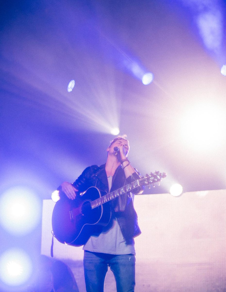 elevation_wrshp's tweet photo. Here I lay my burdens down 
Lose my worries in Your love 
Casting every care on You
I have carried them enough
#HereInThePresence

Have you listened to the acoustic version of "Here In The Presence" yet? Listen to this song and more by clicking here - https://t.co/khgNQMJrIh https://t.co/0E7c5y8JqC