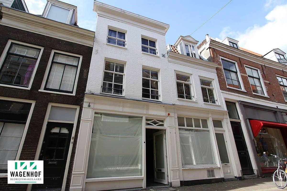 Wagenhof's tweet photo. UNIEKE KANS, NU NOG BESCHIKBAAR! In één van Haarlems gouden straatjes bieden wij een winkelruimte van 165 m² te koop aan. Alle info over Schagchelstraat 6: https://t.co/BBeDpHs7Y2. Voor extra info kun je contact opnemen met Martijn Hoogstede. martijn@wagenhof.nl | 023 - 532 55 33 https://t.co/NryIryBT8j