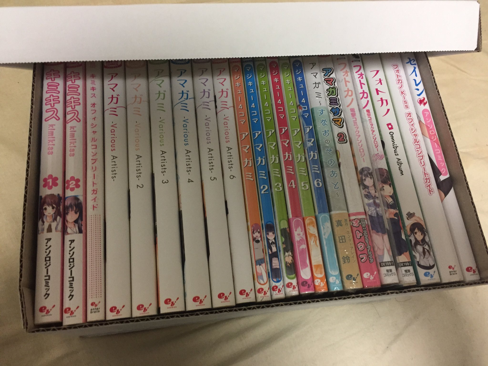 ウッチィ アンソロジーコミックなどa5版サイズのマンガを収納 するケースを100均で見つけた 蓋もあるので積み重ね可能 中身は見えないので外箱にタイトルを書いて保管用に ものはダイソーの収納ボックス T Co Dimivzssrx Twitter
