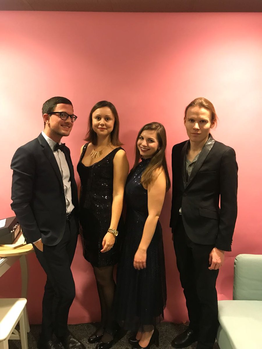 OliverStangl's tweet photo. Team #intouch https://t.co/UmWkzRkhB4