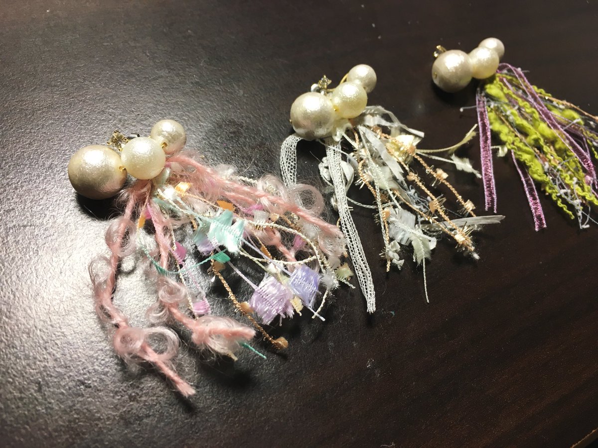 fleamarket2019's tweet photo. こちら    ふわふわパールピアス 🐚

耳の裏からパールと糸が見えるデザインになってます。つけるとなんとなくこんな感じ……🍃

３つ限定の販売です💕（ピアスのみ） https://t.co/pgsUiyLKrW