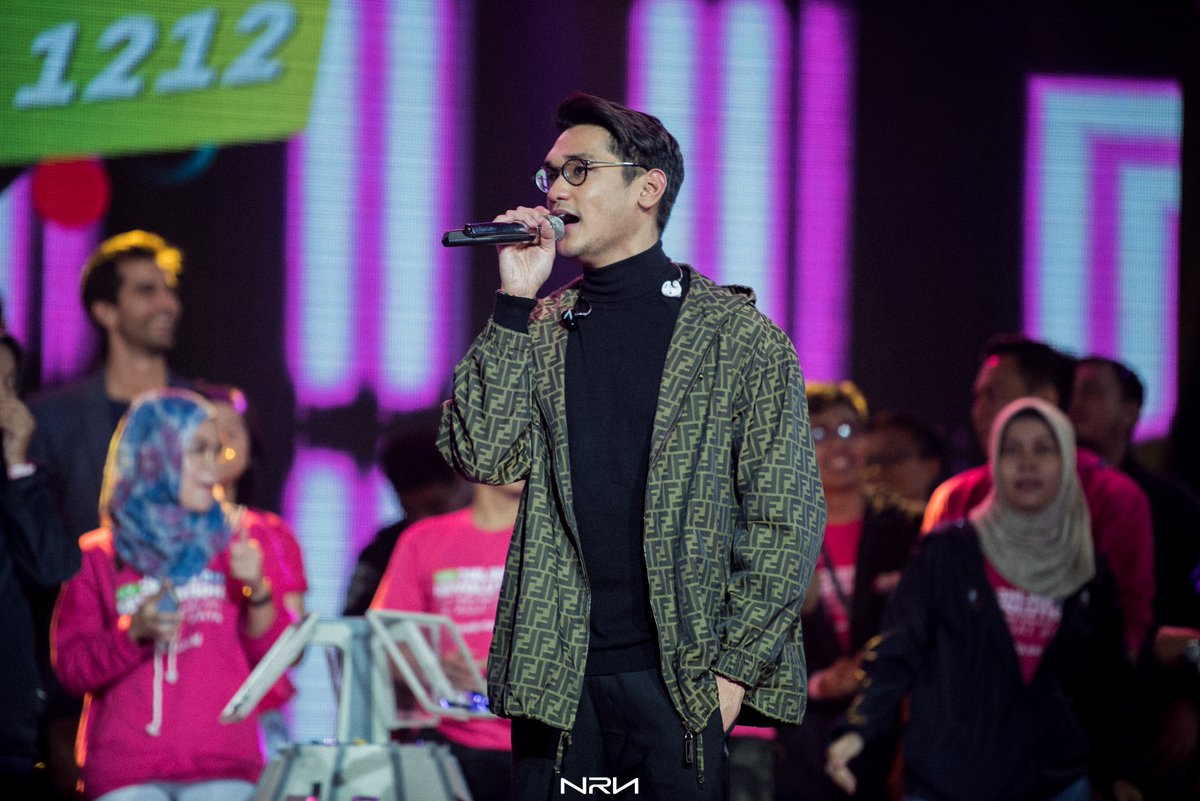 TrinityOptimaP's tweet photo. #TOPACTIVITY
keseruan @afgansyah_reza saat event Lazada Pesta Menuju 1212 kemarin!
#Afgan #LazadaEvent #TrinityOptimaProduction https://t.co/ZN83i8P2g9