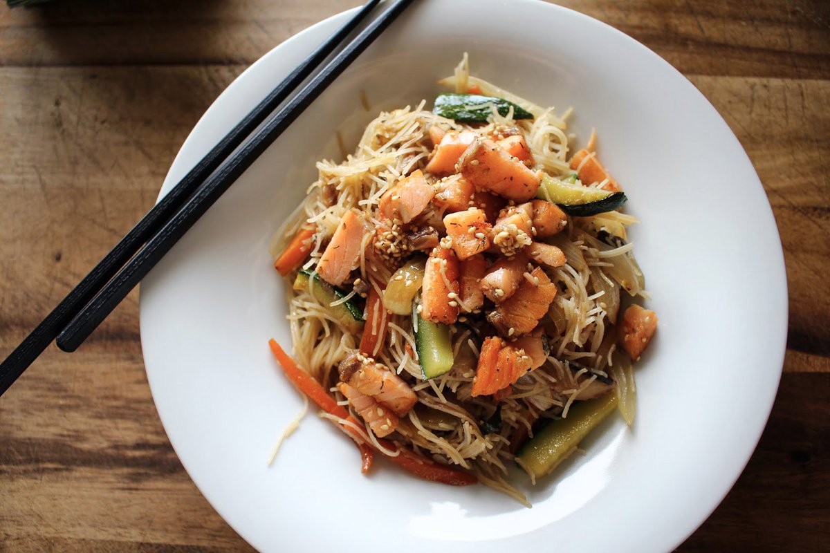 saboreanda's tweet photo. #FelizMartes a tod@s, nueva receta en el #Blog!
Os dejo un plato sano y delicioso, con mucha verdura🍅🍆🥕 para afrontar bien la semana...espero que os guste!
#Saboreanda #WokdeVerdurasFideosySalmon
https://t.co/mR40yldUcQ https://t.co/LPQBTdEirB