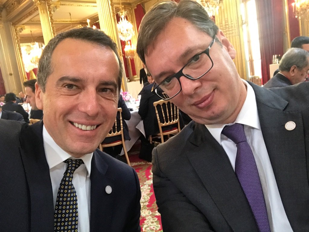 Schnappschuss mit Aleksandar Vučić vom Klimagipfel in Paris. Gemeinsam mit <a href="/EmmanuelMacron/">Emmanuel Macron</a> diskutieren 50 Staats- und Regierungschefs über Klimaschutzmaßnahmen. #OnePlanetSummit