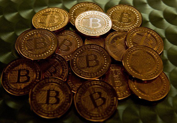 realdoublebtcs's tweet image. RT bitcoinagile &quot;#bitcoin frenzy is not stealing demand from gold, Goldman Sachs argues bit.ly/2iTz1pL https://t.co/DLsLTCO7C3&quot;