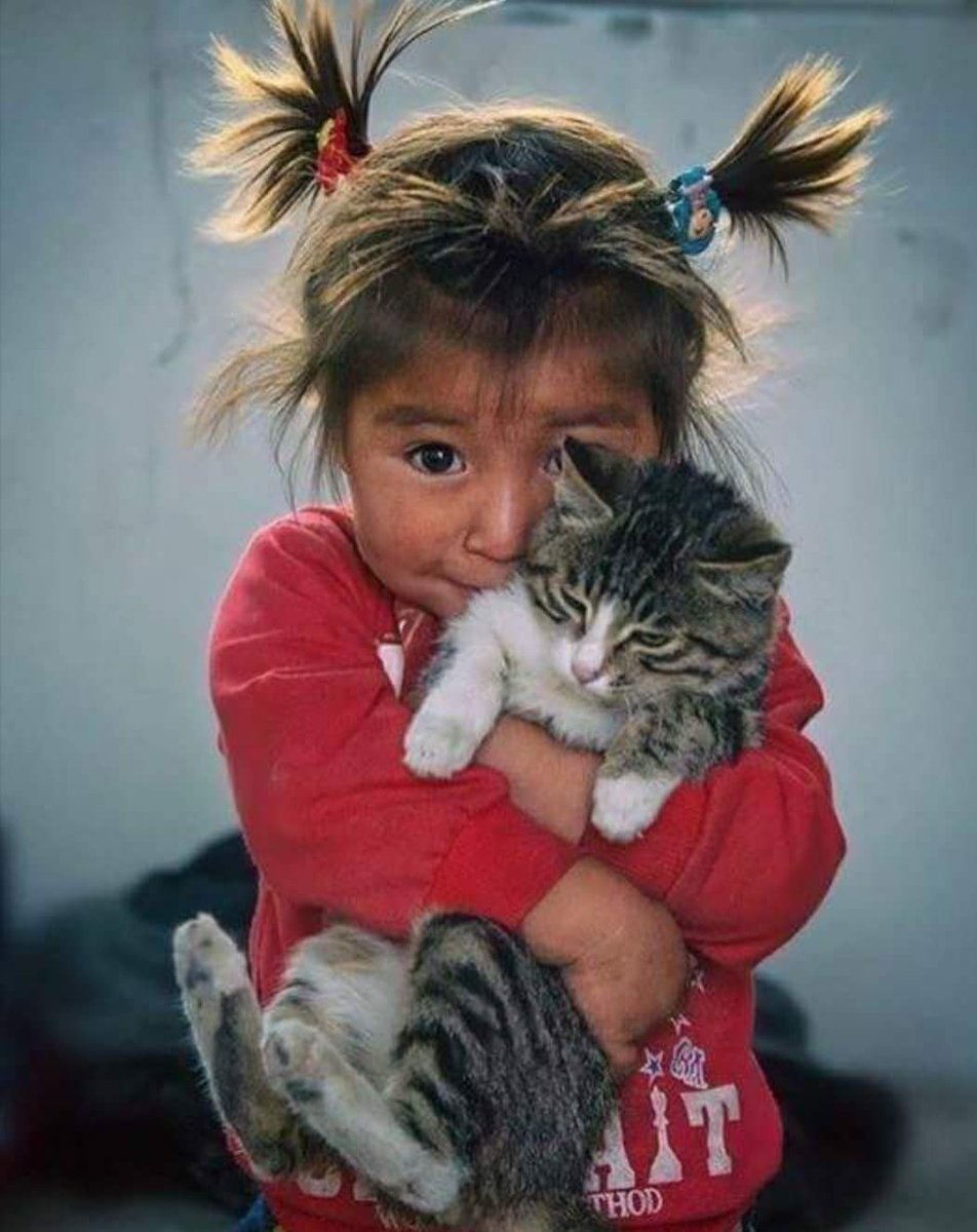 #AsılÖnemlisi
"İçinde iyiliği bol olan bir hikayen olmalı.
Emin ol hikayen, iyiliği yaşatmak adına hatırlanacaktır."