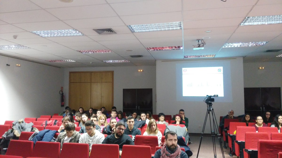 rcasadoz's tweet photo. Muchas gracias a los estudiantes de #Educación Primaria de @UBUEstudiantes por su participación en la charla-coloquio con la profesora Sheila Riddell de la @EdinburghUni @CREID_Edin #div1718 cc @CEI_E3 https://t.co/2xM9b3RTYu