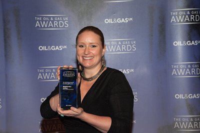 OEUK_'s tweet photo. Inspirational mentor Alex Fordham @Chevron who inspired more than 1000 school pupils was among those who scooped #ogAwards17. Find out more: https://t.co/JpNJgvRVrT https://t.co/gjQ0U0AkUy
