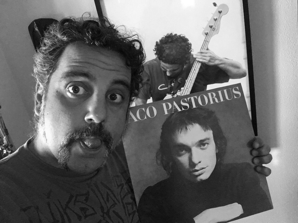 zipposteas's tweet photo. #ELDÍA33ENROCKFM

El disco total para los que nos dedicamos a las cuatro cuerdas...🎸🎸🎸 https://t.co/Dh2YQdEXot