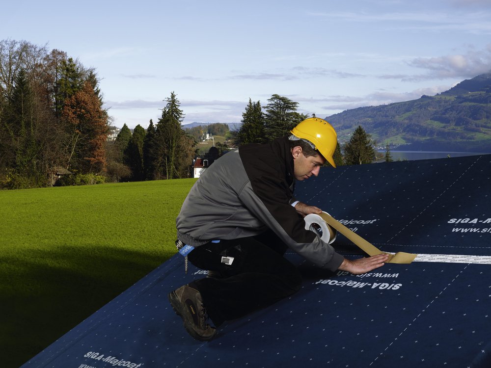 systems_eco's tweet photo. The  rainproof Siga #Majvest membrane,Helps make a #permanently #wind tight facade.The Majvest is highly tearproof and flexible,Therefore it is an easy membrane to linstal.The membrane is made from a material that is diffusion-open to protect the wall from condensation build-up. https://t.co/0q9IxE3o2o