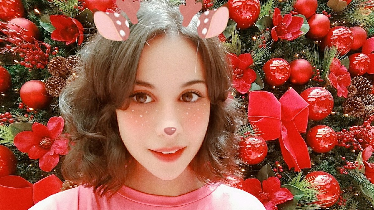 xiaoderyang's tweet image. we wake up together, open presents and snuggle beneath twinkling lights (the lights look amazing but not nearly as beautiful as you). we dance holiday songs, happiness filling the air. it’s christmas and the only gift i asked for was to be with you!
💫💌🎄🎁✨ ; #monbebeselcaday