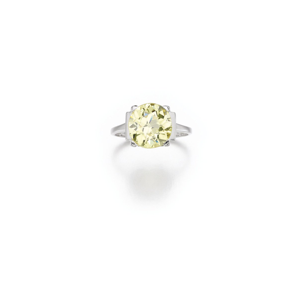 Sothebys's tweet photo. #AuctionUpdate Stunning #Fancy Intense Yellow #diamond ring flies to over double its estimate - selling for a sparkling £50k. https://t.co/PqhlfTyjN2