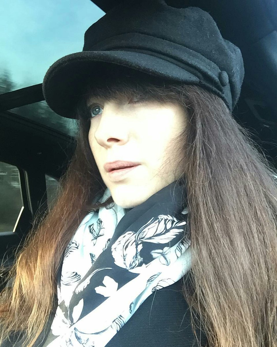 bestofcait's tweet photo. • ♔ #INSTAGRAM ⋮ « #congratulations @caitrionambalfe #museoftheday #goldenglobes2018 #nomination #fingerscrossed 🤞💋 for the ceremony "we will be watching you" 👀👀👀👍🏻. #merci for this lovely pic #howtowearascarf » via barbaraagnesparis. 🌟 https://t.co/nMIdAPxVho