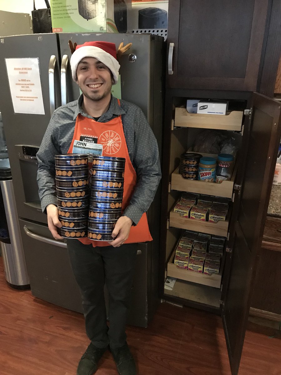 012Jacky's tweet photo. 20 days of giving. Santa donated cookies 🍪 for our pantry to enjoy with our coffee or tea. Thanks Santa!@John_Wiley285 @successmei @JoseRod45007915 @BrandyHLove @DLapshan @Dkauffmann1281 @RonnieOddo https://t.co/PWUHClvrS5