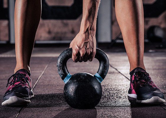 ¿Cualquiera puede hacer crossfit? ¿El crossfit puede provocar lesiones? ¿Si lo practicas te pondrás como una bestia? Joan Albert Clavera nos lo desvela.
goo.gl/tcmTGQ #gotzamblog #deporte #lesion #salud
