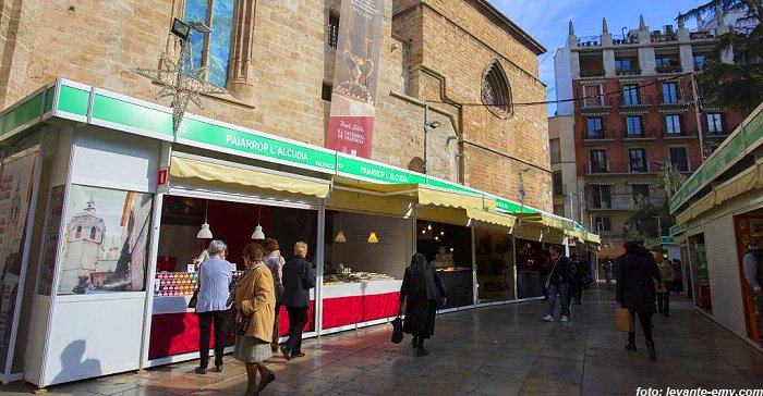 seomaker's tweet photo. Próximos eventos: Feria de artesanía de Navidad Valencia https://t.co/7p6kK7EkOb #eventos #Valencia #touristvalencia #feria #artesanía #arteval #navidad #plazalareina https://t.co/P8bb1DobJT