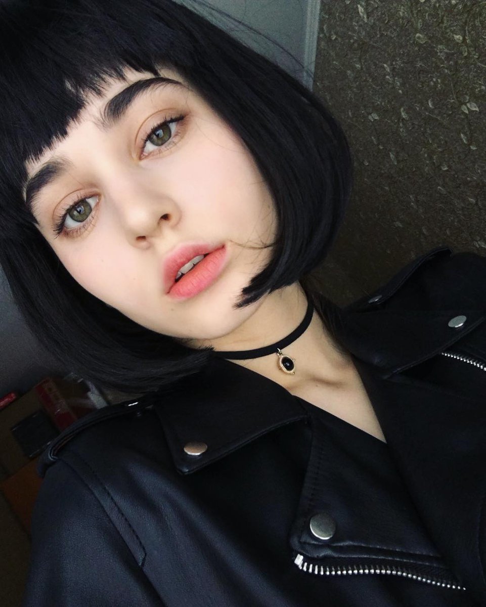 Katta dumba va kokrak bilan porno Legginglarda katta eshak