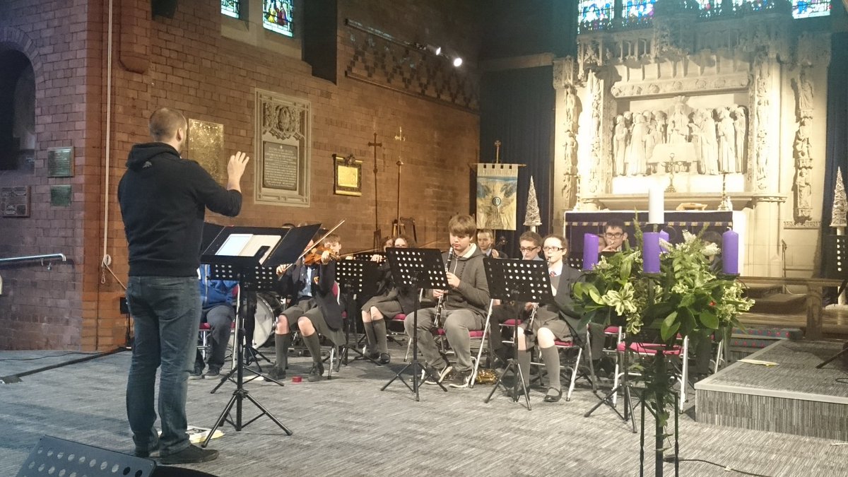 ArtRangeHigh's tweet photo. Rehearsals for the Carol Concert tonight at Holy Trinity #rangehigh https://t.co/fcjJzSXdFX