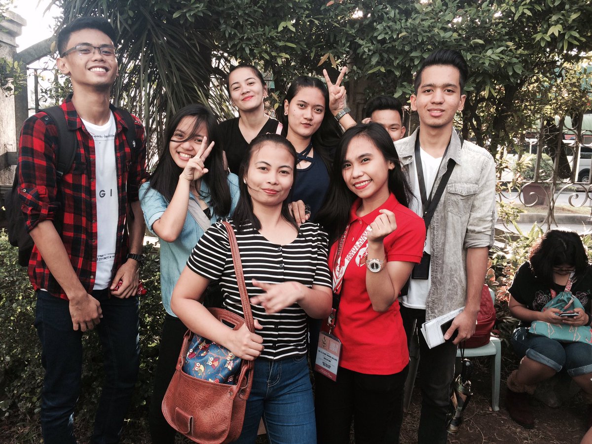 sammycdp's tweet photo. My happy fam. #YEP2017 #7/7 @kmlldgzmn @Rsnnryyy @Nnmgllns @Aystflorece https://t.co/z2zYlzZZGO