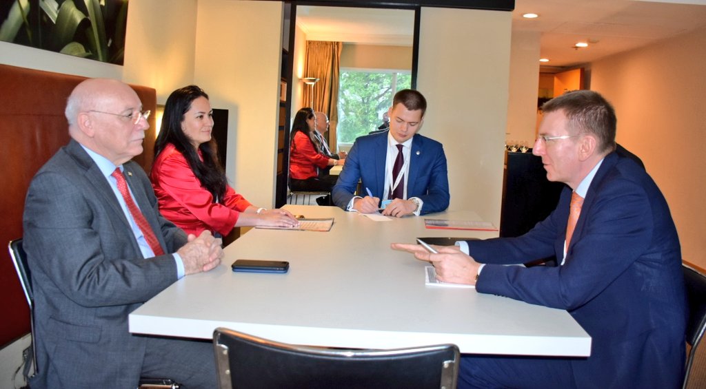 mreparaguay's tweet photo. En el marco de las actividades desarrolladas en #11MC de la @OMC_es, el Canciller @EladioLoizaga, mantuvo un encuentro con el Ministro de Relaciones Exteriores de la República de Letonia, Embajador @edgarsrinkevics, quien efectuará una Visita Oficial al Paraguay. https://t.co/n0VTL0eUO0