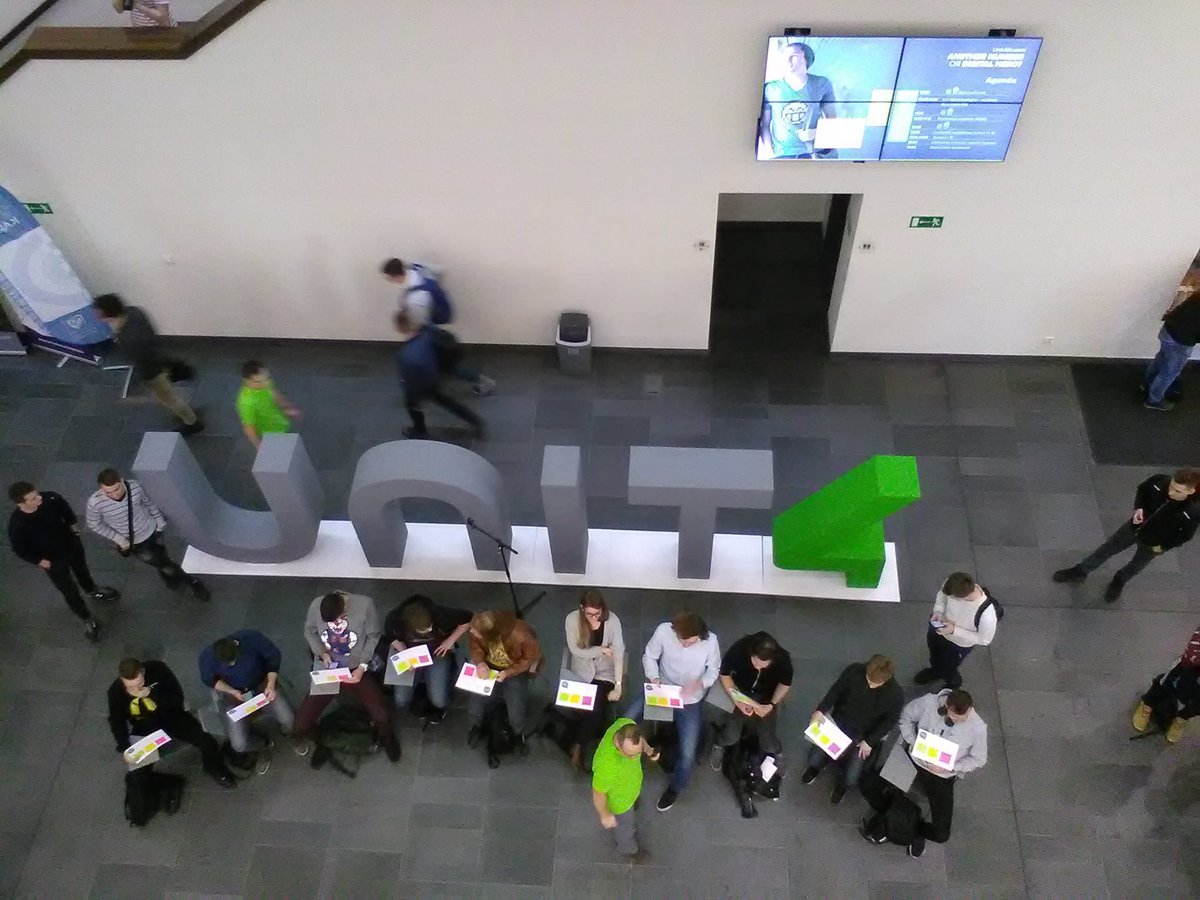 CWINT_PWr's tweet photo. Kawa, pączki i doradztwo zawodowe. A wszystko w @CWINT_PWr gdzie właśnie odbywa się Unit4Student. Zapraszamy! https://t.co/HhvPtt2MiD