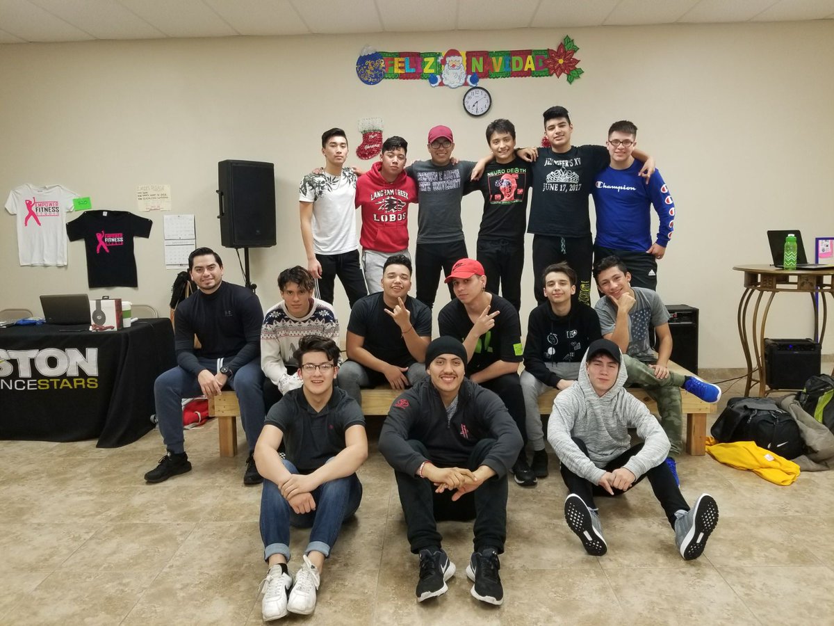 AmericaFamosos's tweet photo. #Quinceńera? buscas algo diferente para tu dia sońado...#HoustonDanceStars #HDS #Bailarin #Chambelanes #BalletNumeroUno 713-478-8347 https://t.co/BvRWsTfQQ8