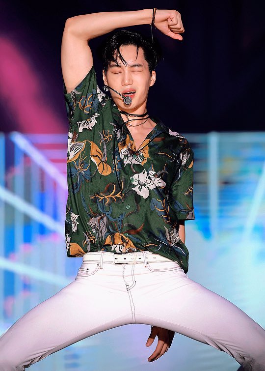 foaming99's tweet photo. Real quick! 😍 

Lee shi kyung VS Kai well get a man who can do bothhhhhhhhh.  Aaaahhh kim jongin https://t.co/0uqoJ2IGO6