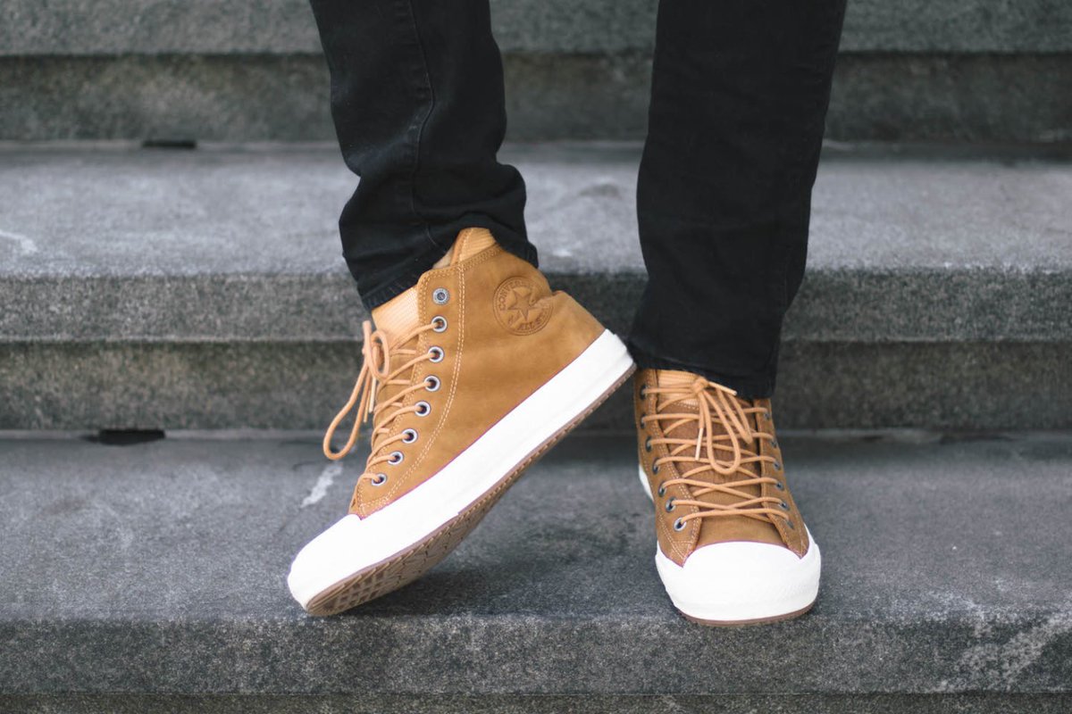 jessicailam's tweet photo. Not a fan of this weather? Here's how to make winters in Toronto a little less miserable: https://t.co/Grj3WtUmOF #toronto #converse #counterclimate @Converse https://t.co/SKare6Vuu4