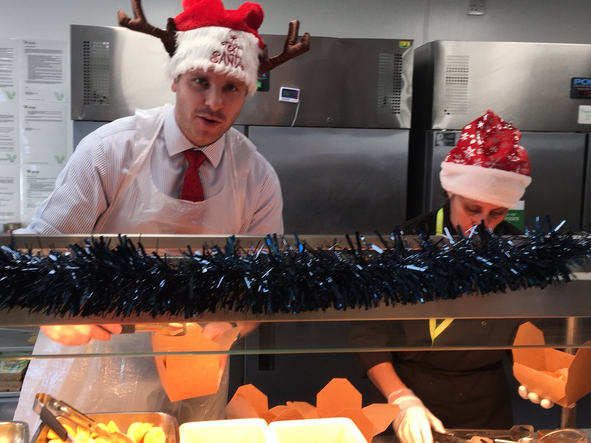 BumphreyV's tweet photo. Fantastic atmosphere  in the canteen for @CromerAcademy Christmas dinner served by our fab @VertasFM team &amp; @drgeoffbaker. It’s beginning to feel a lot like Xmas! 🎄🍽 https://t.co/kcC0ZVNhku