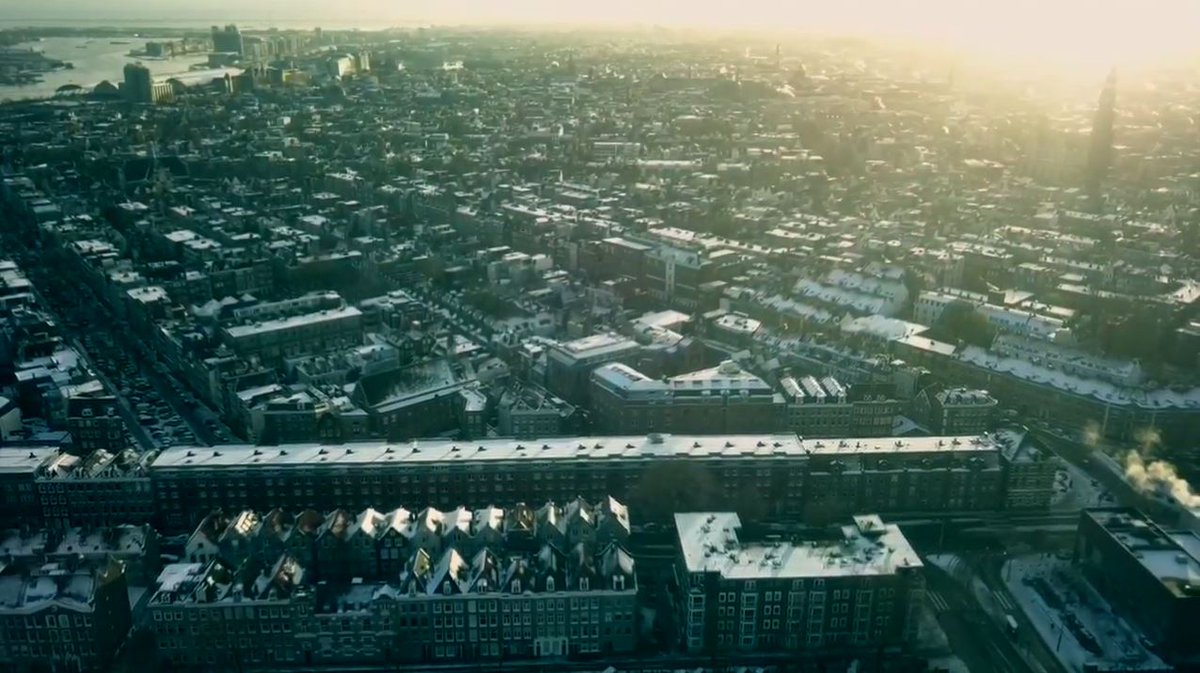 AT5's tweet photo. Illegale dronevlucht laat besneeuwde Jordaan mooi zien https://t.co/ObfZKkaYFx https://t.co/Auc29MpuNd