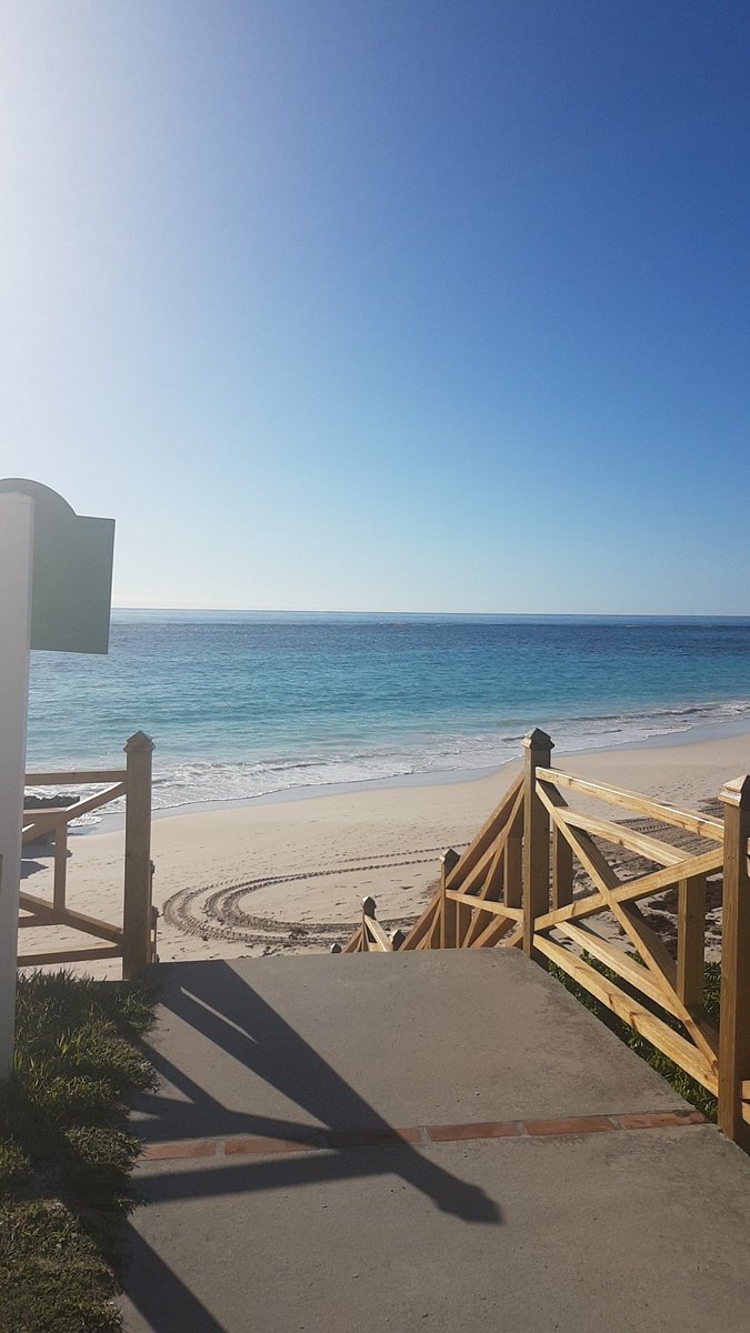 LindsaysLines's tweet photo. Bermuda in December! #gotobermuda #Bermuda https://t.co/IuAQSYA50N