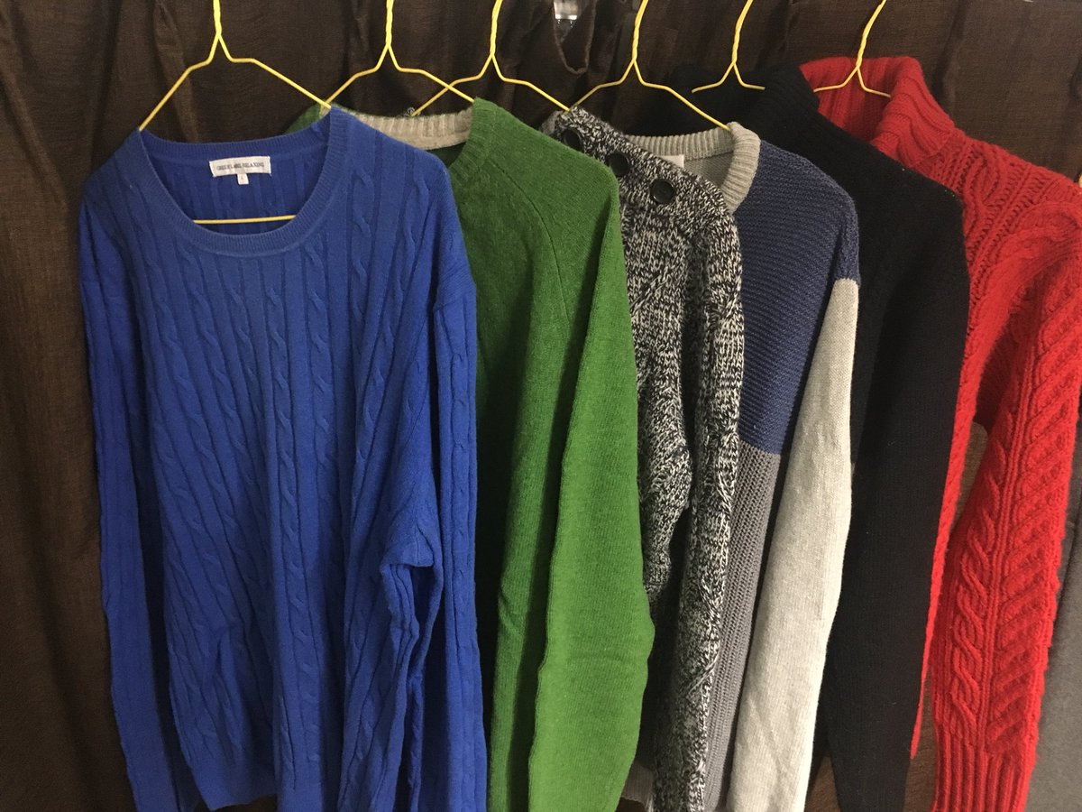 fleamarket2019's tweet photo. こんばんは、絶賛金欠モードの池田です。
冬といえば、ニット！！！
これら1,000〜5,000あたりで出します。
最近の感じだと当日も容赦なく寒いと思いますが、お待ちしております。 https://t.co/RMa0EwmQlN