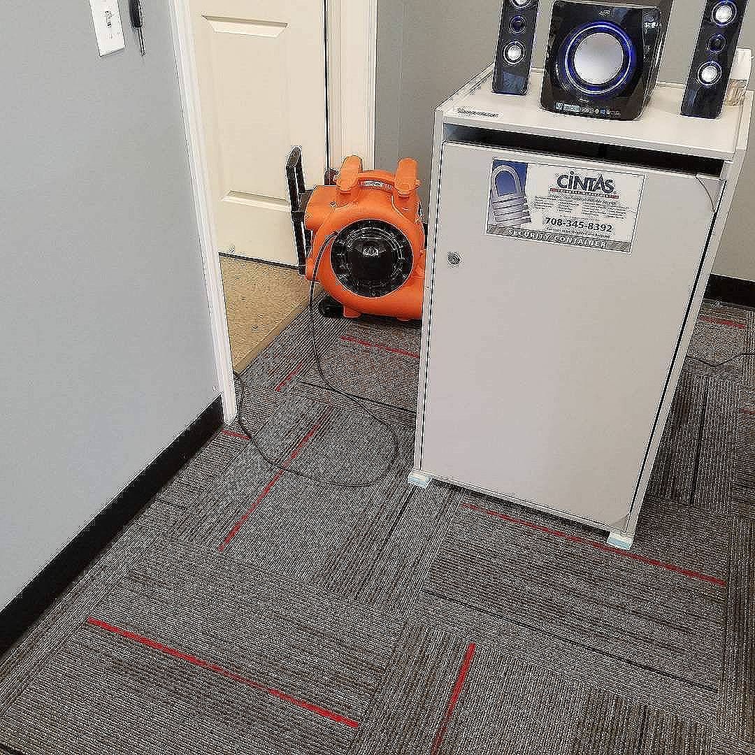 TheCleanUpGuys's tweet photo. Water Damage Chicao 773-885-8528 #watercleanup #waterdamagerepairs #waterdamagerestoration https://t.co/al5j0S740l