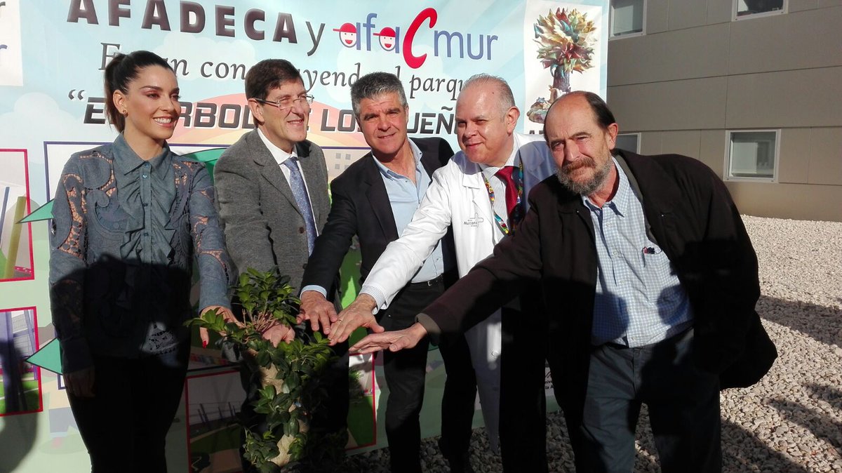 Murciasalud's tweet photo. La Arrixaca tendrá un parque de más de mil metros para los niños hospitalizados gracias a la solidaridad de miles de murcianos que han apoyado a @AFACMUR1 y a #Afadeca en la iniciativa 'El árbol de los sueños' 🌳🏥
ℹ️ https://t.co/XXk2FOUrXp https://t.co/xYAM3qGYPO