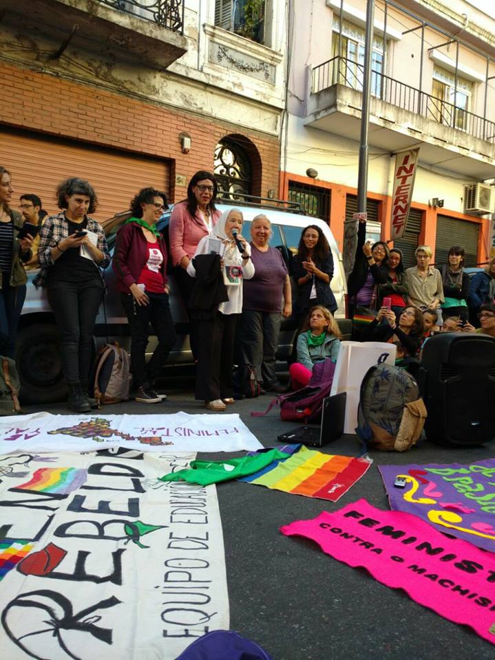 DAWNfeminist's tweet photo. Resistencia, comunidad y celebración. La Gran Asamblea Feminista frente al Libre Comercio. Fotos del Espacio de Economía Feminista en la @Econ_Critica / Great Women Assemby against Free Trade! @fueraomc2017 #NoALaOMC #FueraOMC #DAWNfeminist #OutWTO https://t.co/58cVXClzk5